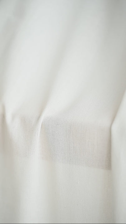 Bright White Serenity – The crisp white color creates a calming, peaceful atmosphere, perfect for a restful sleep environment.